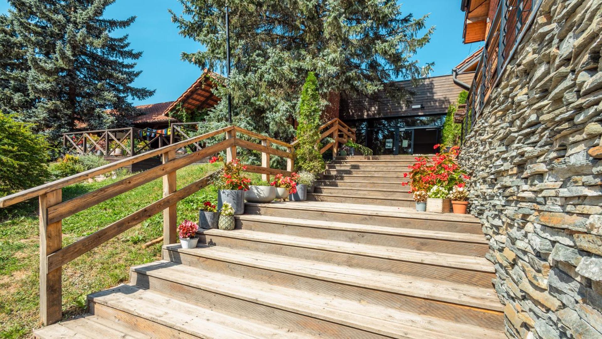 Roza Wiatrow Hotel Wegorzewo Exterior photo
